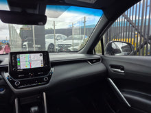 Cargar imagen en el visor de la galería, Toyota Corolla Cross SE-G Modelo 2017
