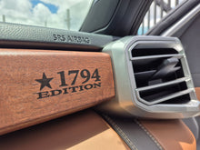 Cargar imagen en el visor de la galería, Toyota Sequoia 1794 TRD Modelo 2026
