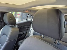 Cargar imagen en el visor de la galería, Mercedes-Benz GLA200 Modelo 2020
