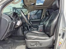Cargar imagen en el visor de la galería, Toyota Prado TXL Modelo 2015
