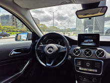 Cargar imagen en el visor de la galería, Mercedes-Benz GLA 200 Modelo 2019
