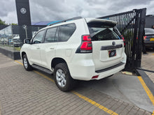 Cargar imagen en el visor de la galería, Toyota Prado TXL Modelo 2024
