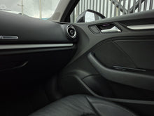 Cargar imagen en el visor de la galería, Audi A3 Sportback Modelo 2020
