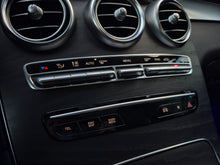 Cargar imagen en el visor de la galería, Mercedes-Benz GLC 300 4MATIC Modelo 2020
