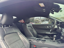 Cargar imagen en el visor de la galería, Ford Mustang GT
