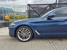 Cargar imagen en el visor de la galería, BMW 530I Modelo 2021
