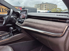 Cargar imagen en el visor de la galería, JEEP COMMANDER Modelo 2023
