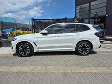 Cargar imagen en el visor de la galería, BMW IX3 M SPORT Modelo 2022

