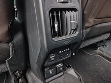 Cargar imagen en el visor de la galería, JEEP COMMANDER Modelo 2023
