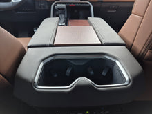 Cargar imagen en el visor de la galería, Toyota Sequoia 1794 TRD Modelo 2026
