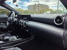 Cargar imagen en el visor de la galería, Mercedes-Benz A200 Modelo 2019
