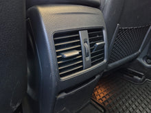 Cargar imagen en el visor de la galería, Mercedes-Benz GLA200 Modelo 2020

