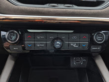 Cargar imagen en el visor de la galería, JEEP COMMANDER Modelo 2023
