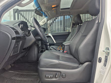 Cargar imagen en el visor de la galería, Toyota Prado TXL Modelo 2024
