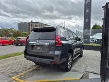 Cargar imagen en el visor de la galería, Toyota Prado Vx Modelo 2020 BLINDADA
