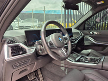Cargar imagen en el visor de la galería, BMW X5 M60I XDRIVE Modelo 2024
