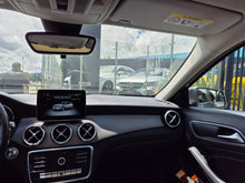 Cargar imagen en el visor de la galería, Mercedes-Benz GLA 200 Modelo 2019
