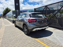 Cargar imagen en el visor de la galería, Mercedes-Benz GLA 200 Modelo 2019
