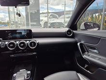Cargar imagen en el visor de la galería, Mercedes-Benz A200 Modelo 2019

