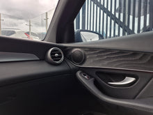 Cargar imagen en el visor de la galería, Mercedes-Benz GLC 300 E 4Matic Modelo 2022
