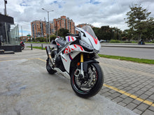 Cargar imagen en el visor de la galería, Aprilia RSV4 1100 E5 Modelo 2022
