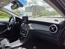 Cargar imagen en el visor de la galería, Mercedes-Benz GLA 200 Modelo 2019
