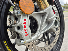 Cargar imagen en el visor de la galería, Ducati Multistrada V4 Pikes peak Modelo 2022
