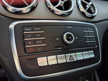 Cargar imagen en el visor de la galería, Mercedes-Benz GLA200 Modelo 2020
