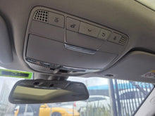 Cargar imagen en el visor de la galería, Mercedes-Benz GLC 250 4MATIC Modelo 2017
