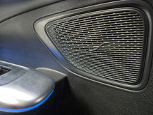 Cargar imagen en el visor de la galería, Mercedes-Benz C200 Modelo 2022
