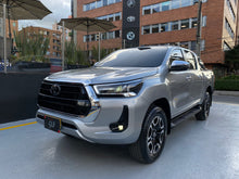 Cargar imagen en el visor de la galería, Toyota Hilux SRX Modelo 2023
