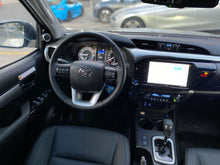 Cargar imagen en el visor de la galería, Toyota Hilux SRX Modelo 2023
